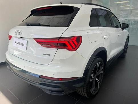 AUDI Q3 PERFORMANCE BLACK SLINE 2.0 QUATTRO