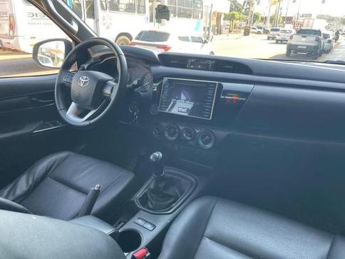 TOYOTA HILUX CD 4X4 2.8 DIESEL MEC.