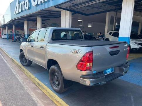 TOYOTA HILUX CD 4X4 2.8 DIESEL MEC.