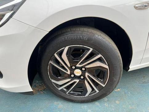 CHEVROLET ONIX PLUS 10MT LT2