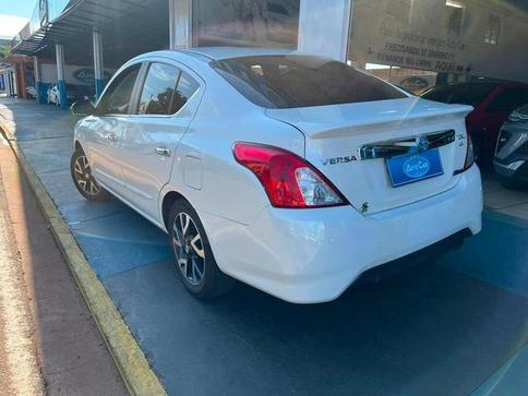 NISSAN VERSA 16UNIQUECVT