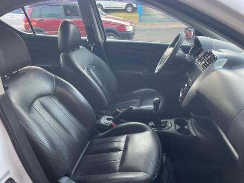 NISSAN VERSA 16 SL
