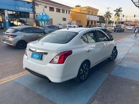 NISSAN VERSA 16 SL