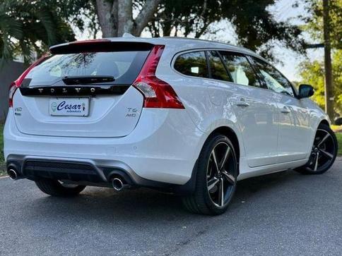 VOLVO V60  T-6 R-DESIGN 3.0 AWD 4p