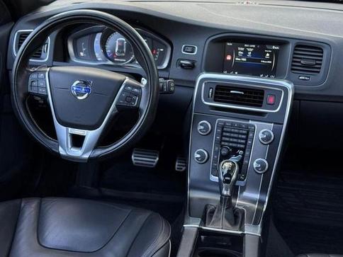 VOLVO V60  T-6 R-DESIGN 3.0 AWD 4p