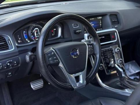 VOLVO V60  T-6 R-DESIGN 3.0 AWD 4p