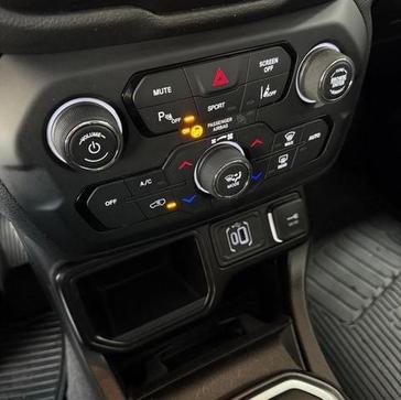 JEEP RENEGADE LGTD T270