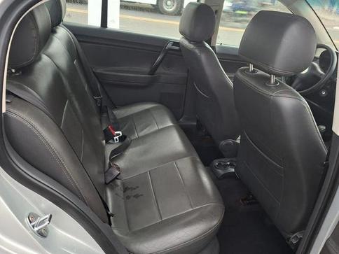 VOLKSWAGEN POLO SEDAN 1.6