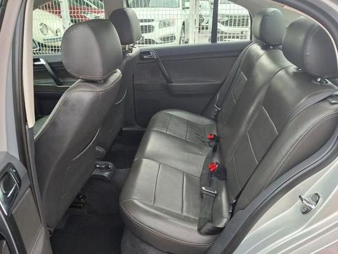 VOLKSWAGEN POLO SEDAN 1.6