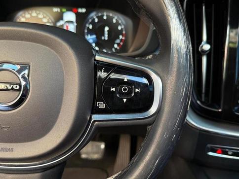 VOLVO XC60 2.0 T5 MOM