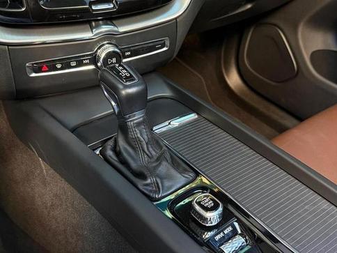 VOLVO XC60 2.0 T5 MOM