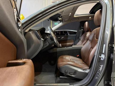 VOLVO XC60 2.0 T5 MOM