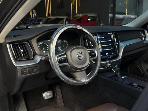VOLVO XC60 2.0 T5 MOM