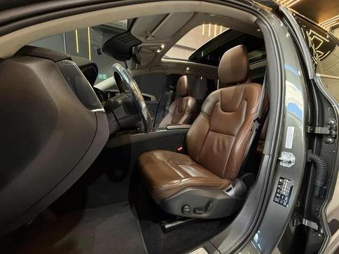 VOLVO XC60 2.0 T5 MOM