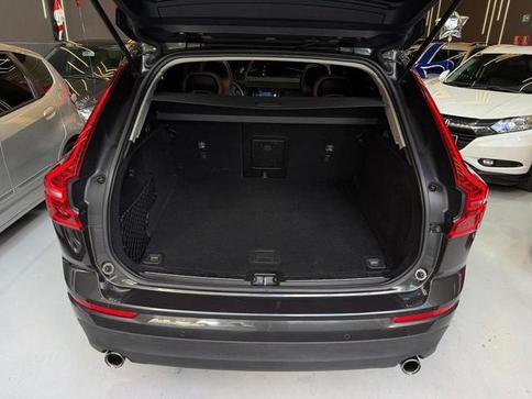 VOLVO XC60 2.0 T5 MOM