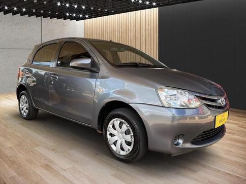 TOYOTA ETIOS HB XS 15