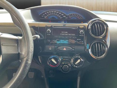 TOYOTA ETIOS HB XS 15