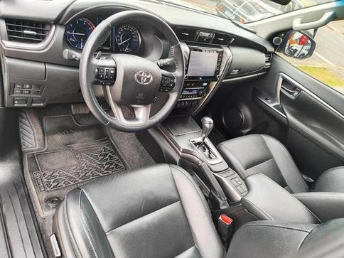 TOYOTA HILUX SW4 SRX 4X4 2.8 TDI 16V DIES. AUT.