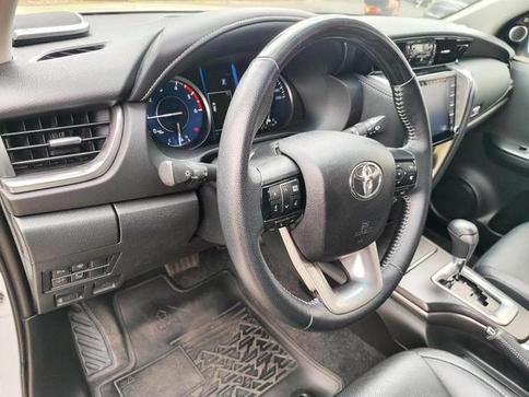 TOYOTA HILUX SW4 SRX 4X4 2.8 TDI 16V DIES. AUT.