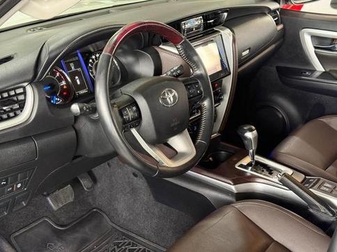 TOYOTA HILUX SW4 SRX 4X4 2.8 TDI 16V DIES. AUT.