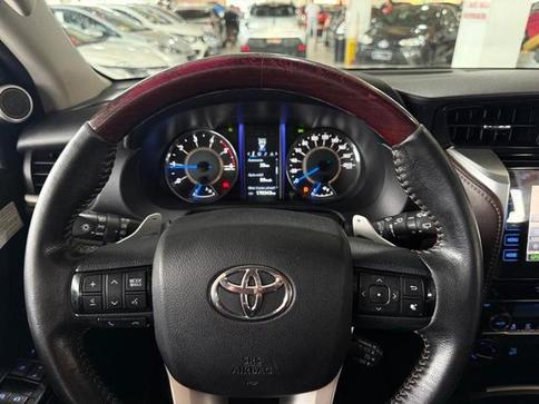 TOYOTA HILUX SW4 SRX 4X4 2.8 TDI 16V DIES. AUT.