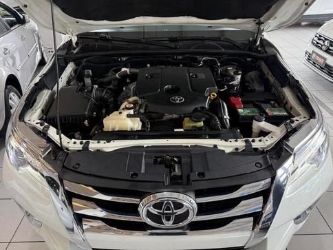 TOYOTA HILUX SW4 SRX 4X4 2.8 TDI 16V DIES. AUT.