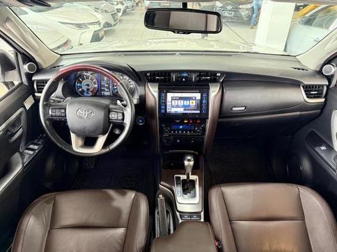 TOYOTA HILUX SW4 SRX 4X4 2.8 TDI 16V DIES. AUT.