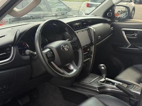 TOYOTA HILUX SW4 SRX 4X4 2.8 TDI 16V DIES. AUT.